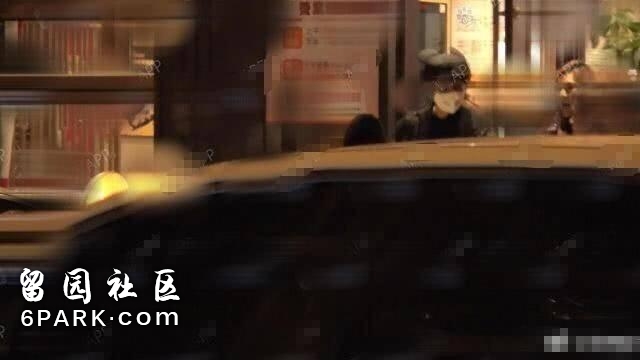 首度同框！范冰冰李晨寒夜共吃火锅，网友：这个男人有担当！