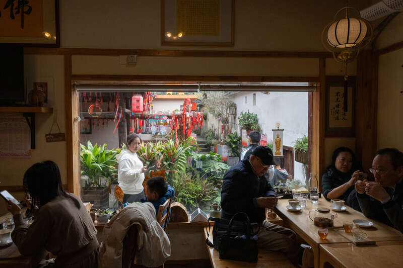 一家内地和香港人都十分青睐的茶馆。在社交媒体和聊天群中，数十万香港人在讨论深圳的美食和茶饮。<br />
<br />
